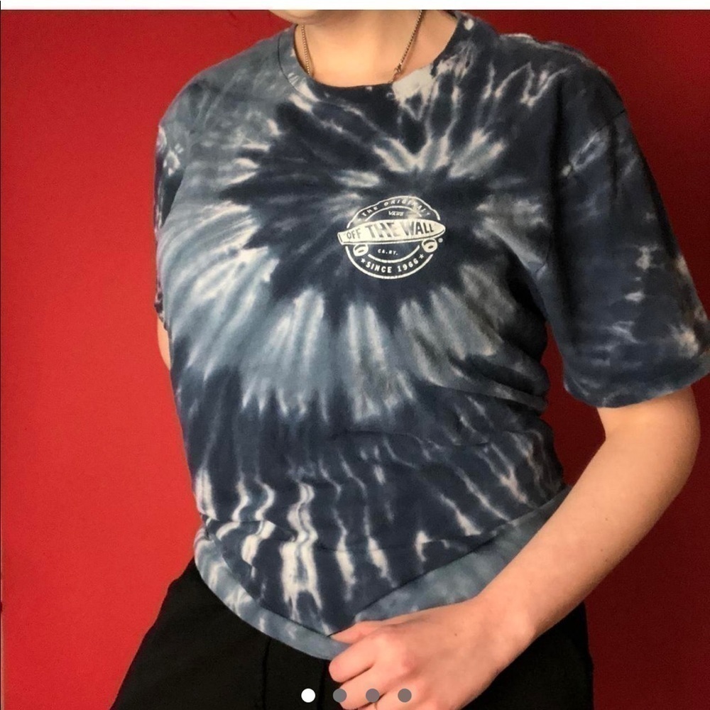 Blue tie dye vans off the wall tee 💙🤍
